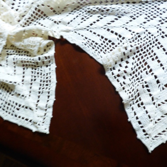 VTG 1930-40's Handmade Crochet White Bedspread Coverlet or tablecloth 82"x 98" - Picture 9 of 11